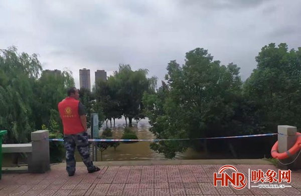 南阳鸭河口水库昨日4时起加大泄洪流量 切勿靠近河道