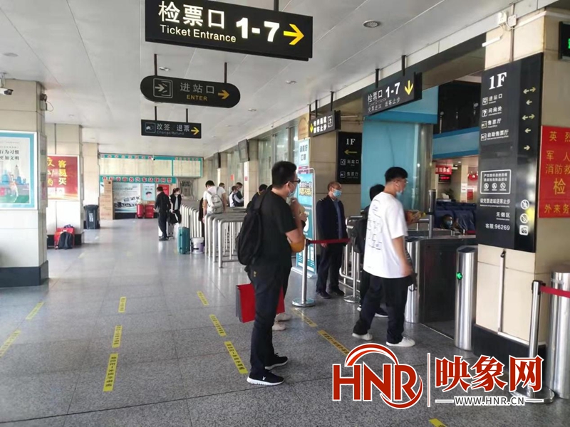 国庆假期 郑州长途客运投入2500台大巴保障旅客出行