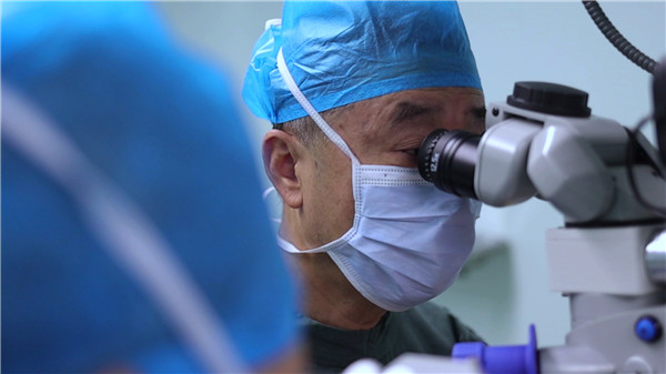 河南资深眼科专家陈刚的光明新使命：培养更多眼科人才