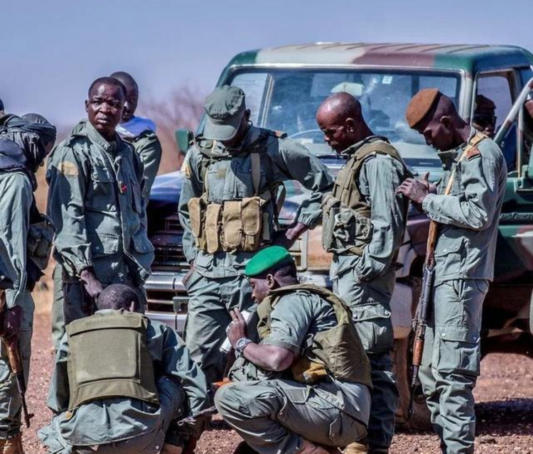 马里军队再遭武装分子袭击24名军人死亡29人受伤