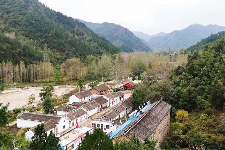 晒晒家乡的秋色丨灵宝市朱阳镇饱览山水自然风光接受红色教育