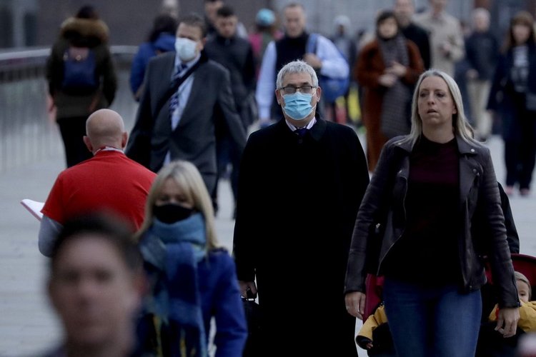 疫情下的欧洲英国出台三级封锁防疫措施捷克感染人数猛增