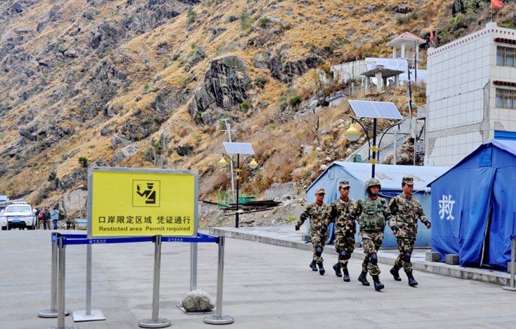 近日,西藏日喀则市亚东县建成"洞朗第一村"的消息引发印度媒体的炒作