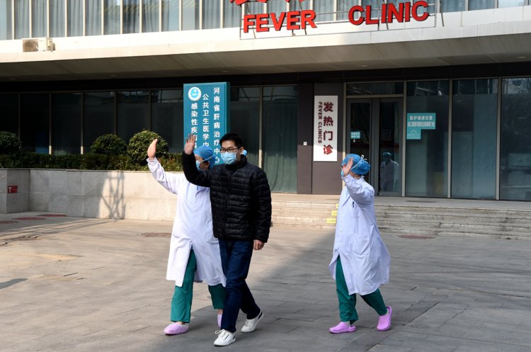 “感觉跟得了次感冒差不多” 不到十天，河南省人民医院首例治愈的新冠肺炎患者出院啦