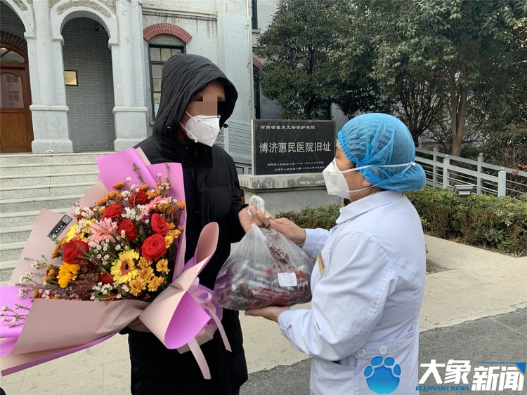回家新乡首批两例新型冠状感染的肺炎确诊患者今日出院