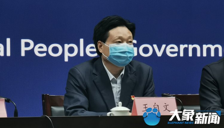 在豫的外籍人士疫情防控工作,河南省委外办副主任王自文回答记者提问