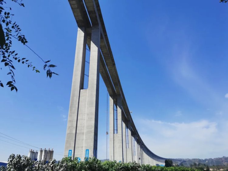 重磅河南第一高弘农涧河特大桥全桥顺利贯通