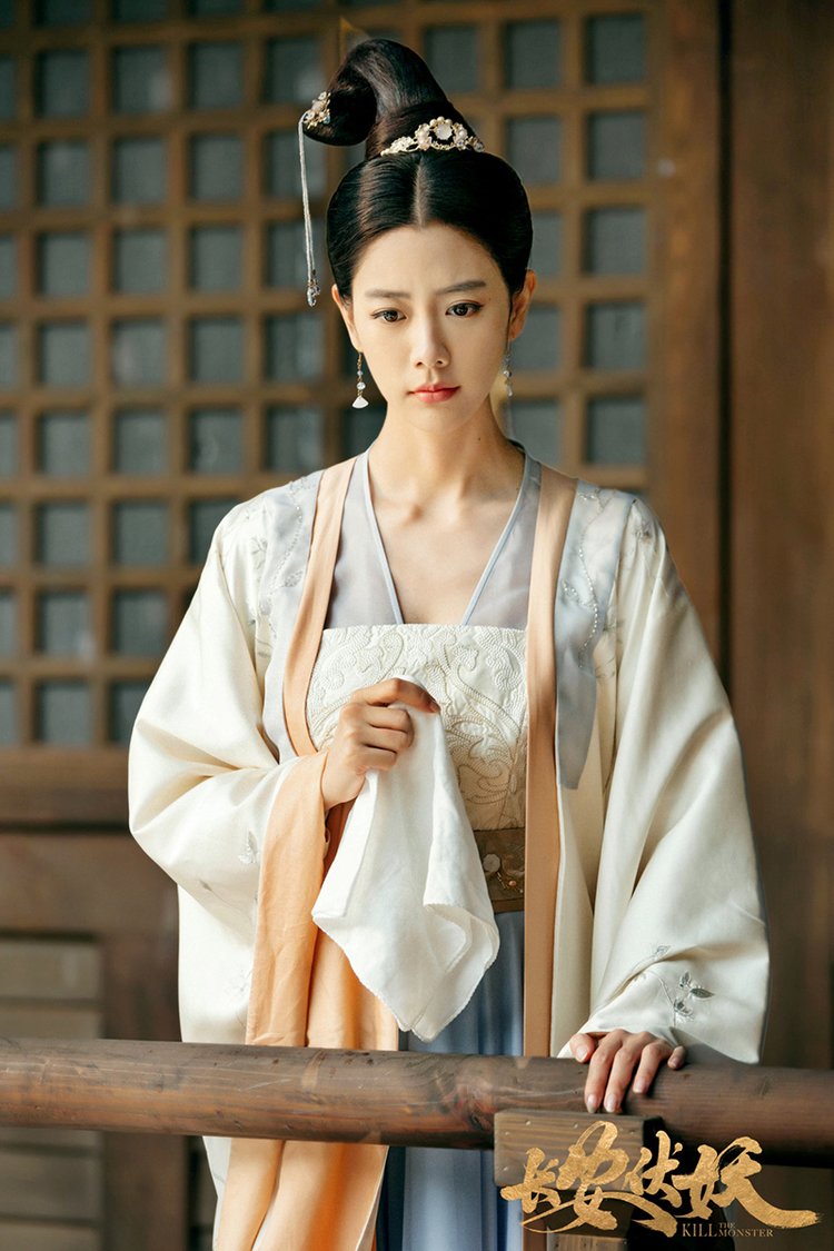 长安三美争奇斗艳克拉拉徐冬冬周韦彤齐聚除了性感女生克拉拉饰演女