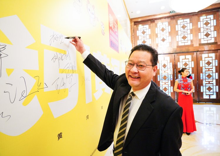 今年两会张国晓带来12只特别忙的小动物