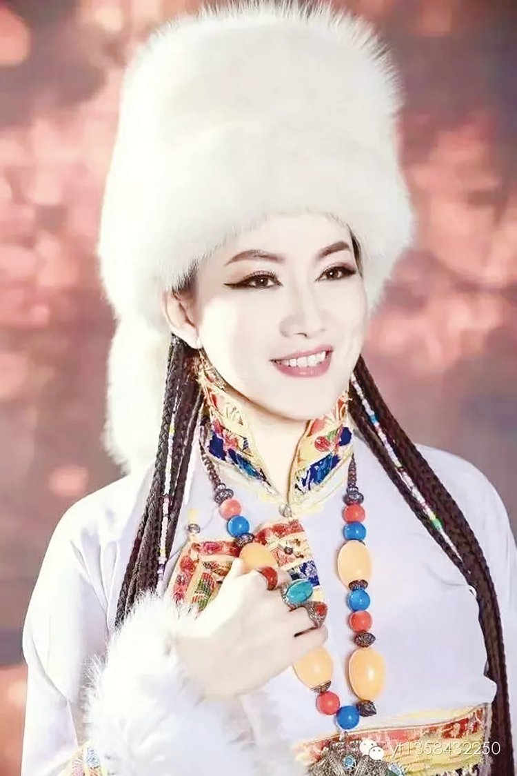 牵马归来放歌一曲高原情访中国著名影视歌三栖明星藏歌天后雪莲卓玛