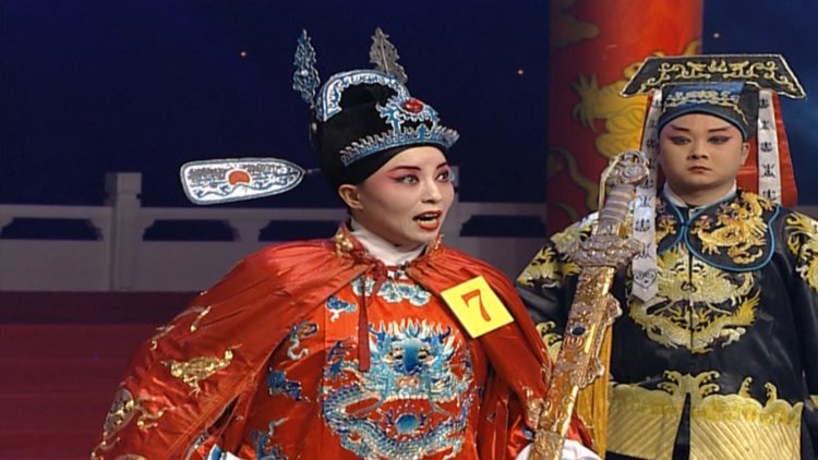 道情名家李艳玲手拿宝剑登台这个动作也太帅了