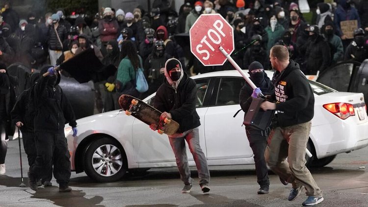 美华盛顿州发生警车冲撞平民事件当地爆发暴力抗议