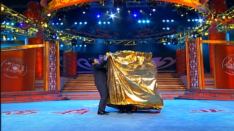 庞晓戈主持多年还是头回被五花大绑宇宙魔术大师倪宝铎的首秀真是厉害