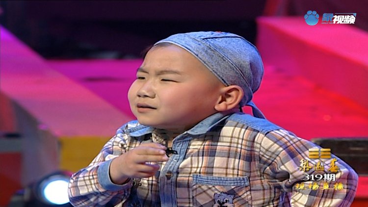 陶阳小时候太可爱了,小脖子一缩,还未唱戏词就引得观众连连叫好