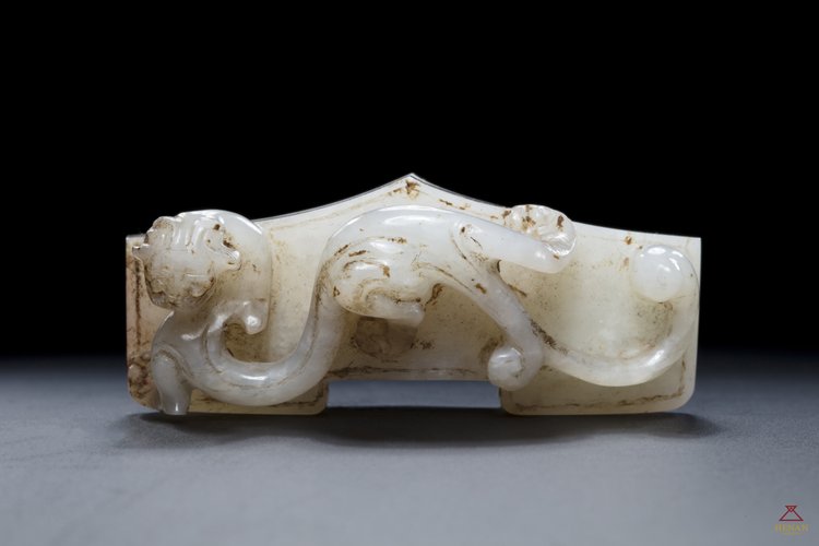 你是否也曾经有过一个仗剑走天涯的英雄梦来看看这三枚汉朝的玉质剑饰