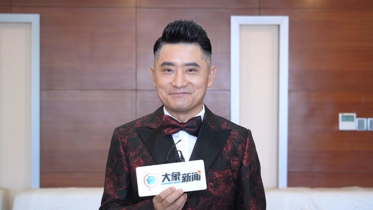 武林风硬汉关枫来给大家送祝福了,祝您事业处处顺,生活步步高彩票期