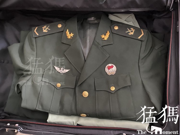 "采访中,说到此处,杨素香又一次摩挲着儿子的那身叠的整整齐齐的军装