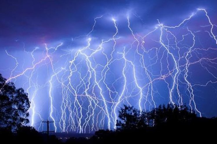 昨夜郑州迎来罕见雷打雪天气多条高速实施管制未来天气是这样