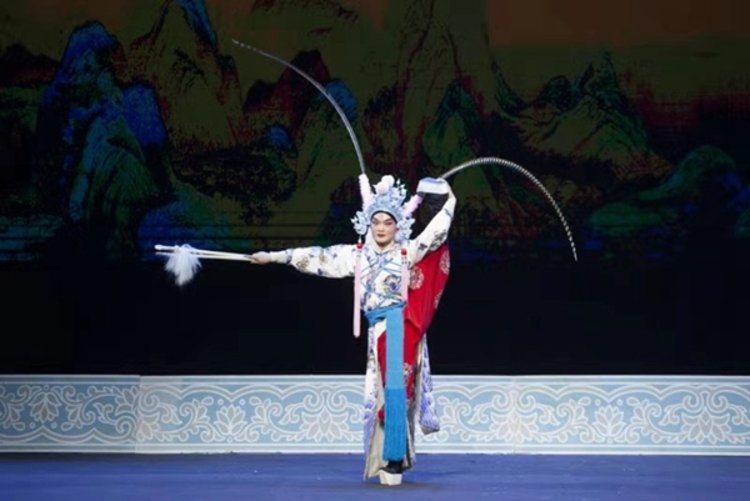 传承版王佐断臂上演吕军帅一人饰二角相映生辉