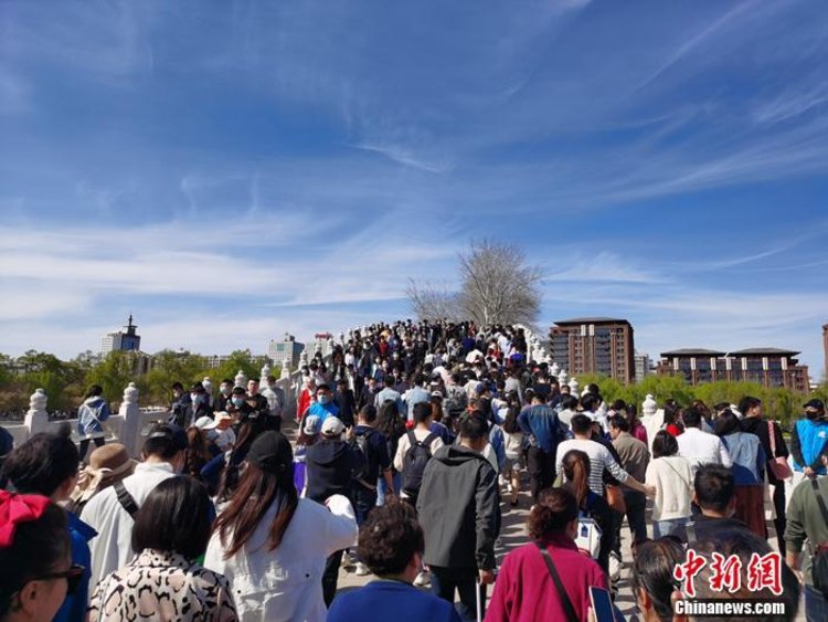 红色旅游持续升温各地组织开展"守护2021清明祭英烈"主题宣传教育活动
