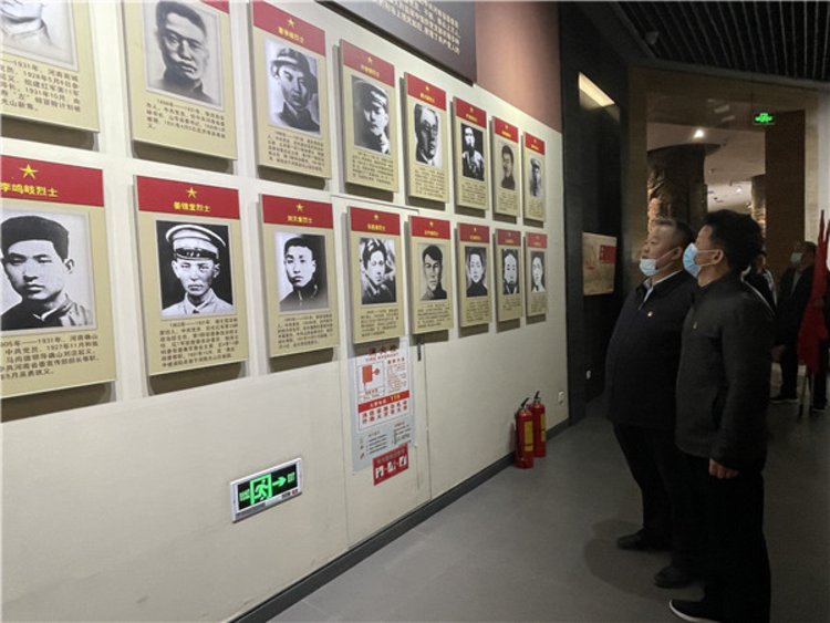 历史是最好的教科书中原市政赶赴烈士陵园学史明理
