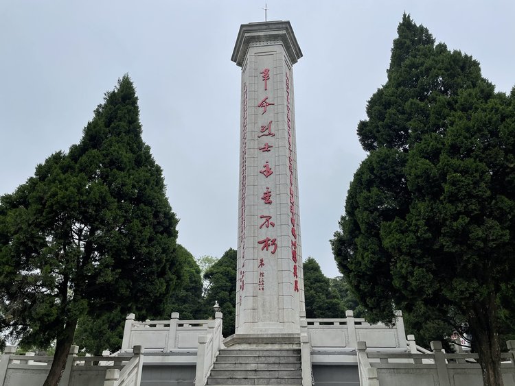 参观鄂豫皖苏区首府烈士陵园,鄂豫皖苏区首府革命博物馆等革命遗址