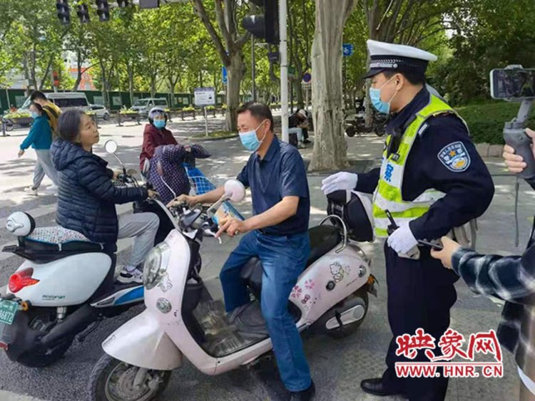 5月1日起骑电动车不戴头盔将处罚02来听听郑州交警权威解答