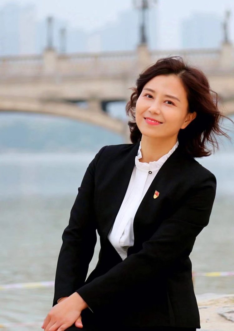 巾帼心向党苏东霞富士康里的党史故事会