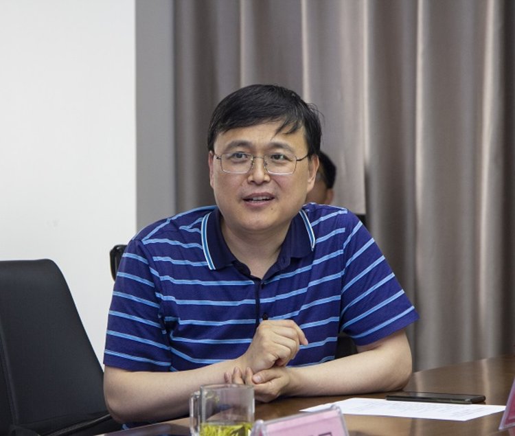 省国土资源厅原厅长,省慈善总会副会长盛国民讲话蜜獾诊所集团向省