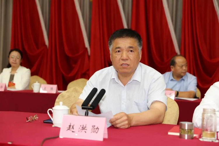 赵洪勋代表市各民主党派,工商联,无党派人士向大会致贺辞,共青团濮阳