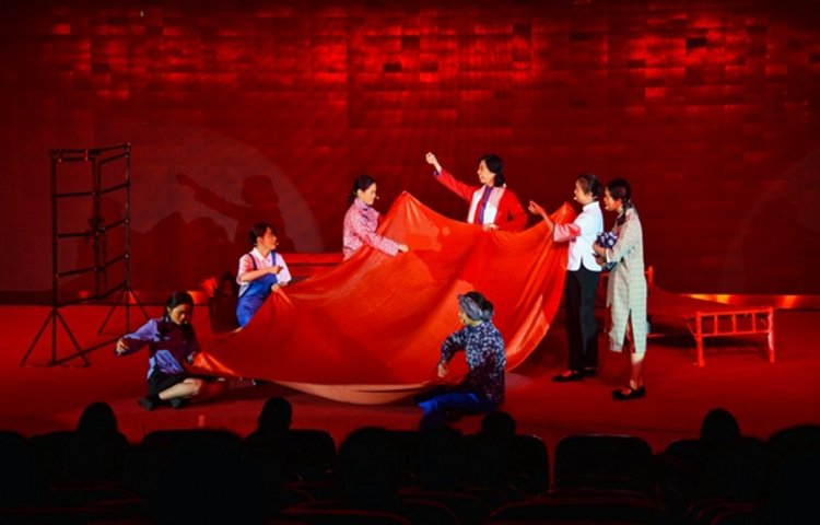 献礼建党一百周年大学生排演红色话剧江姐