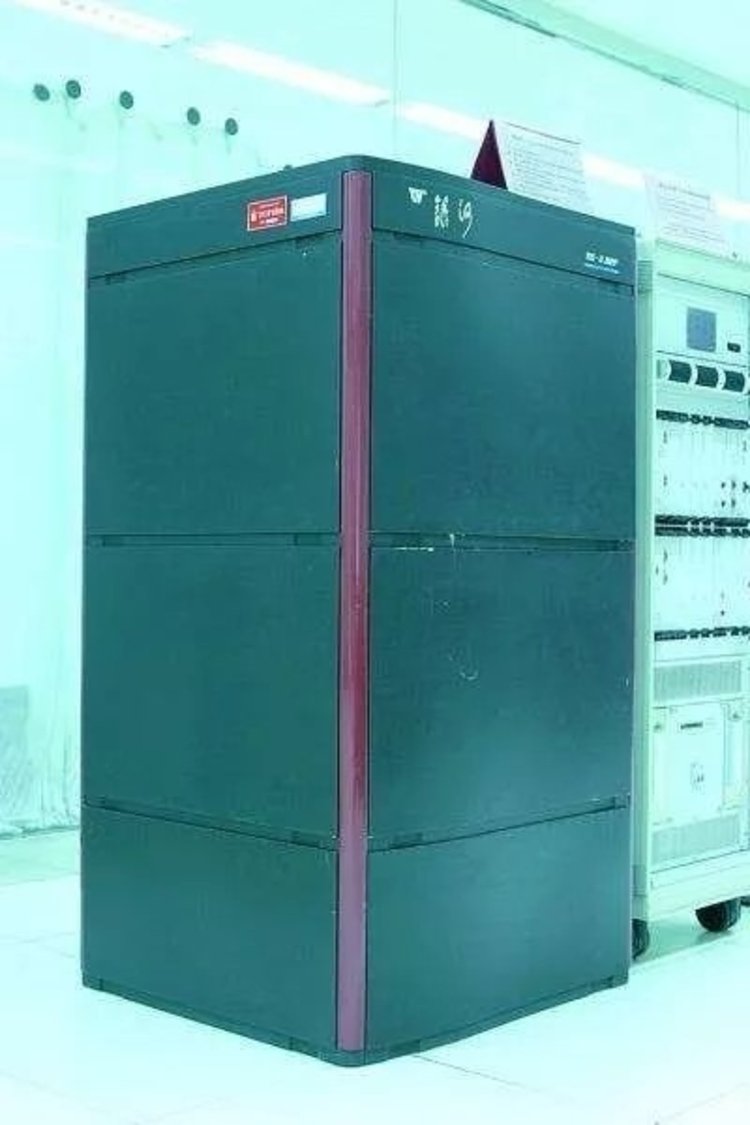 百年瞬间170银河Ⅲ巨型计算机研制成功