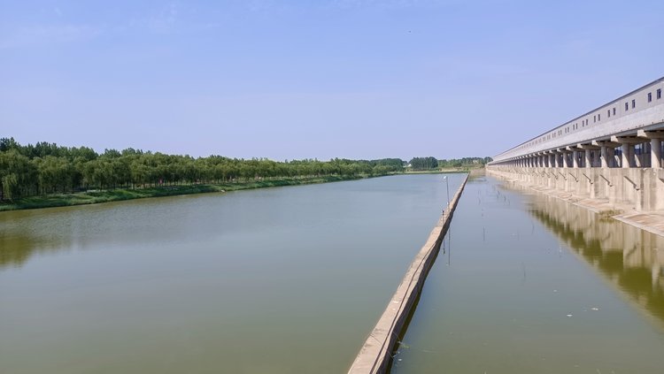 1公里处黄河左岸大堤,这里有渠村分洪