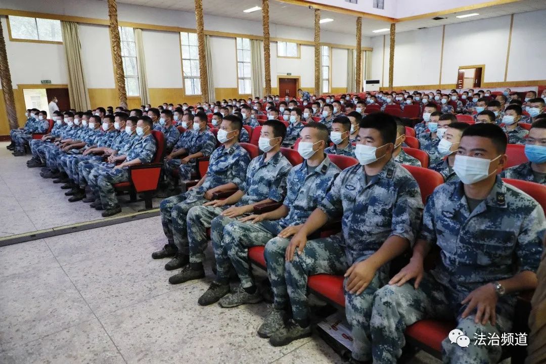 民法典宣讲进军营共筑军民鱼水情开封中院八一前夕开展送法进军营活动