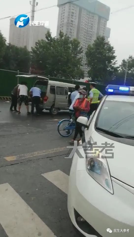 突发！郑州一轿车与电动车相撞，1人身亡2人受伤
