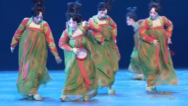 《唐宫夜宴》刷爆朋友圈，但“唐朝少女”都是嘴里塞着棉花在跳舞