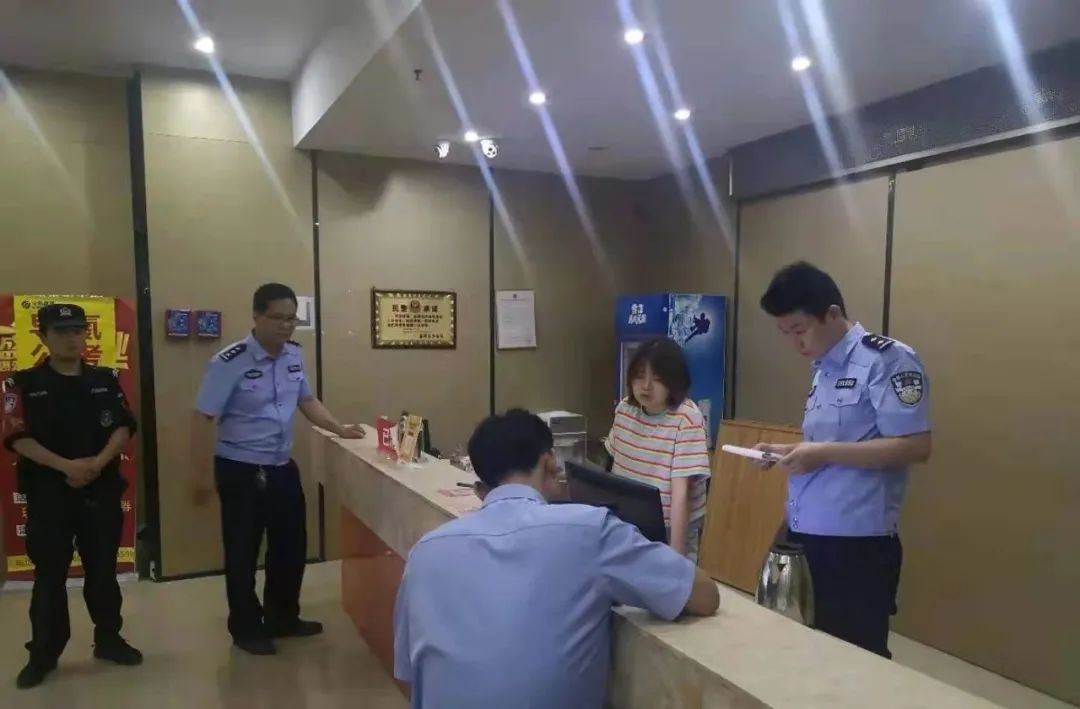 护航高考豫警在行动丨南阳新野公安全力护航2021高考