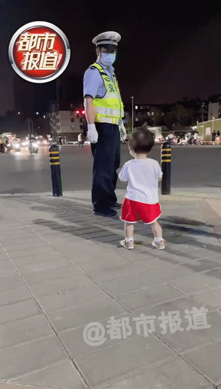 正执行任务，突然遇到半月未见的1岁女儿 郑州民警却“狠心”拒绝！